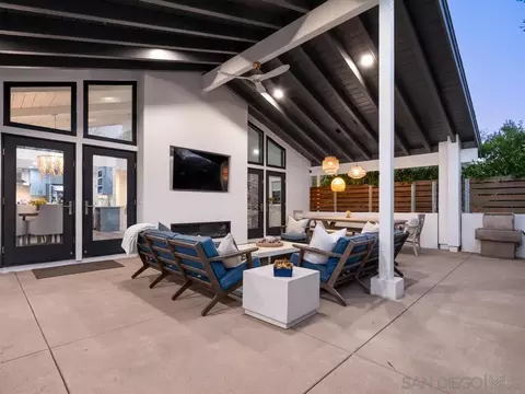 8804 Robinhood Ln, La Jolla, CA 92037