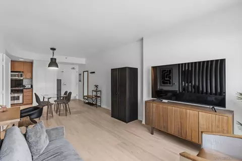 550 15th St #703, San Diego, CA 92101