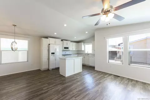 62 Hummingbird Ln, Oceanside, CA 92057