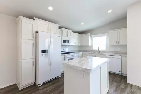 Kitchen - 62 Hummingbird Ln, Oceanside, CA 92057 photo 4 of 4