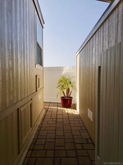 Entry Way - 62 Hummingbird Ln, Oceanside, CA 92057 photo 1 of 1