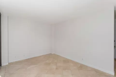 Living - 7811 Eads Ave #206, La Jolla, CA 92037 photo 9 of 13