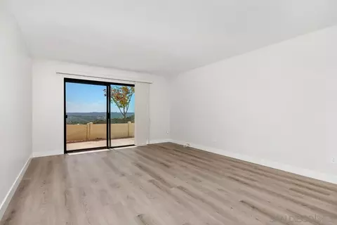 Living - 245 Fairlee Ln, Encinitas, CA 92024 photo 2 of 2