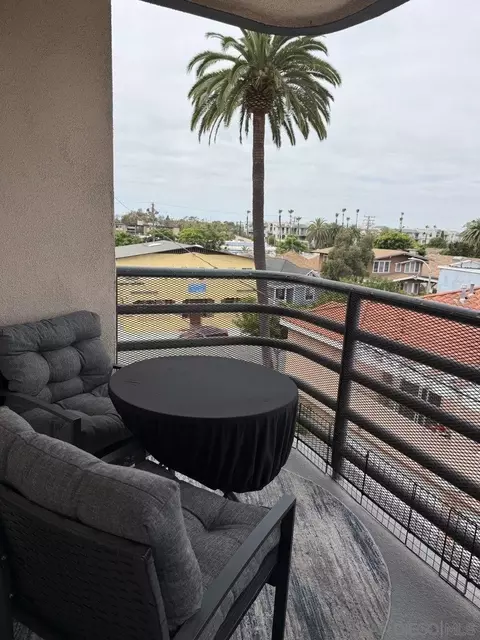Exterior - 535 W 4th #306, Long Beach, CA 90802 photo 3 of 5