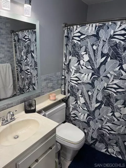 Bath - 535 W 4th #306, Long Beach, CA 90802 photo 3 of 3