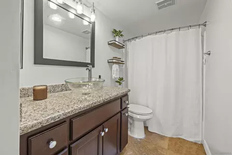 Bath - 730 Brookstone Rd #201, Chula Vista, CA 91913 photo 1 of 2