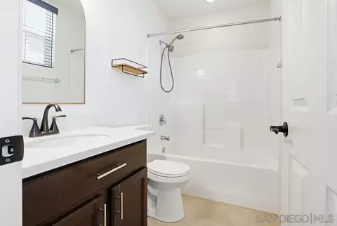 Bath - 5069 Cascade Way #101, Oceanside, CA 92057 photo 4 of 5