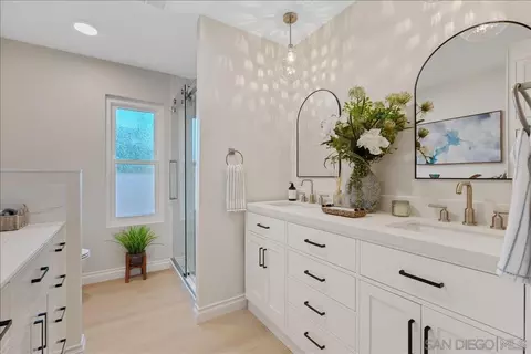 Bath - 14168 Kendra Way, Poway, CA 92064 photo 2 of 4