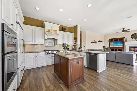 Kitchen - 2167 Collomia Ct, Alpine, CA 91901 photo 4 of 5