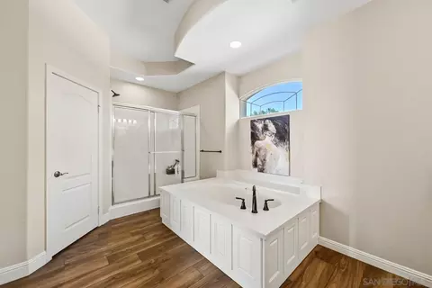 Bath - 2167 Collomia Ct, Alpine, CA 91901 photo 3 of 4