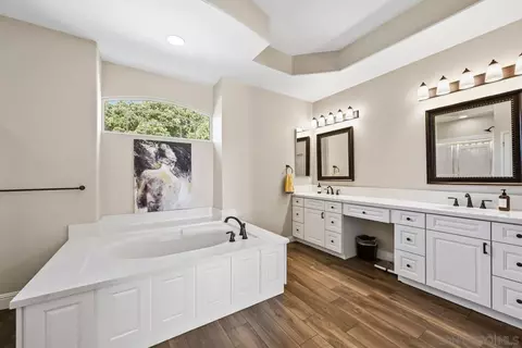 Bath - 2167 Collomia Ct, Alpine, CA 91901 photo 2 of 4