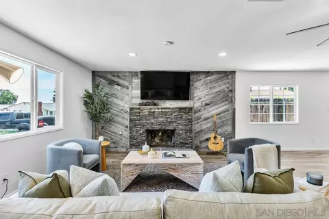 Living - 10708 Ironwood Ave, Santee, CA 92071 photo 2 of 6