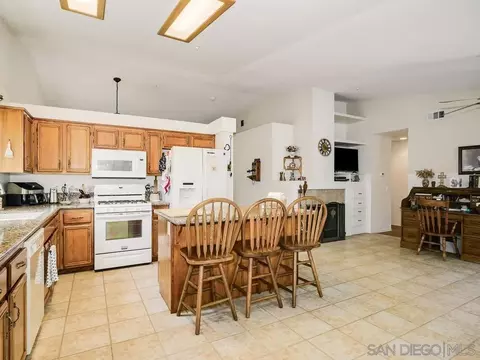 Kitchen - 13344 Goldentop, Lakeside, CA 92040 photo 4 of 4