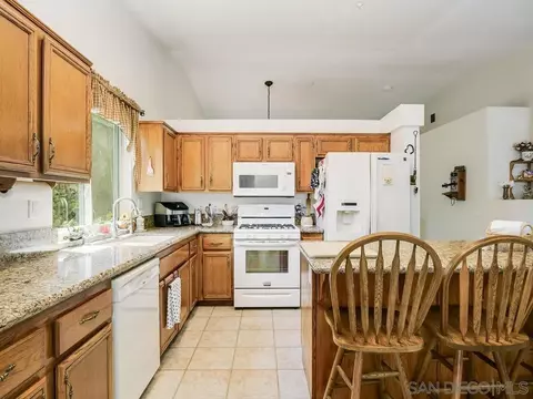 Kitchen - 13344 Goldentop, Lakeside, CA 92040 photo 3 of 4
