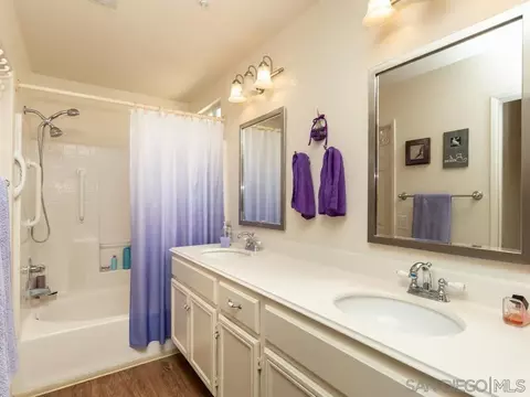 Bath - 13344 Goldentop, Lakeside, CA 92040 photo 1 of 2
