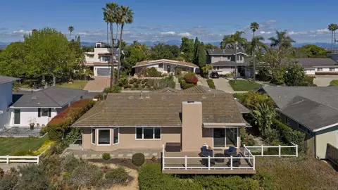 View/Area - 5958 Sagebrush Rd, La Jolla, CA 92037 photo 2 of 17
