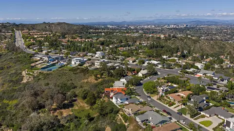 View/Area - 5958 Sagebrush Rd, La Jolla, CA 92037 photo 11 of 17