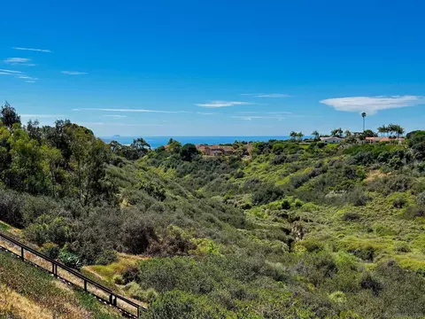 View/Area - 5958 Sagebrush Rd, La Jolla, CA 92037 photo 4 of 17