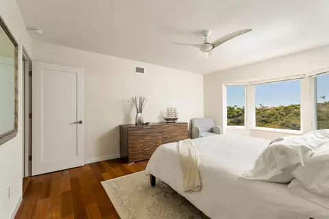 Bedroom - 5958 Sagebrush Rd, La Jolla, CA 92037 photo 2 of 3