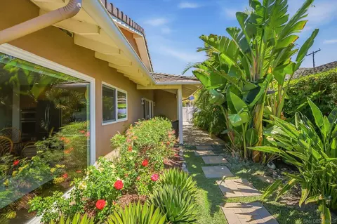 Exterior - 5958 Sagebrush Rd, La Jolla, CA 92037 photo 9 of 16
