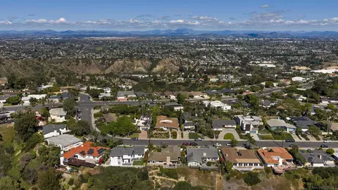 View/Area - 5958 Sagebrush Rd, La Jolla, CA 92037 photo 13 of 17