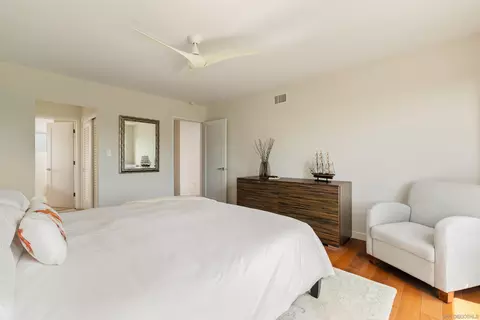 Bedroom - 5958 Sagebrush Rd, La Jolla, CA 92037 photo 3 of 3