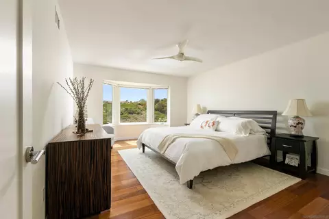 Bedroom - 5958 Sagebrush Rd, La Jolla, CA 92037 photo 1 of 3