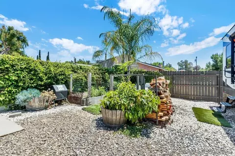 Exterior - 1852 El Cajon Ln, Ramona, CA 92065 photo 6 of 17