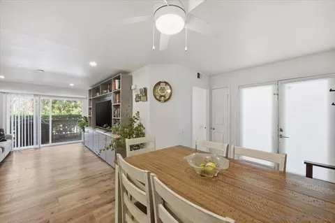 1564 Tanglewood Ln #18, Escondido, CA 92029