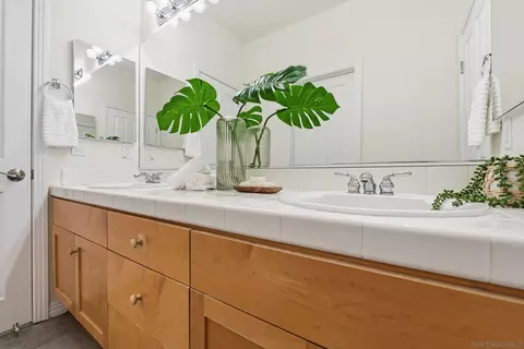 Bath - 12632 Footman Ln, Poway, CA 92064 photo 7 of 7