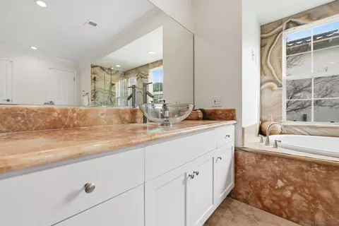 Bath - 12632 Footman Ln, Poway, CA 92064 photo 4 of 7