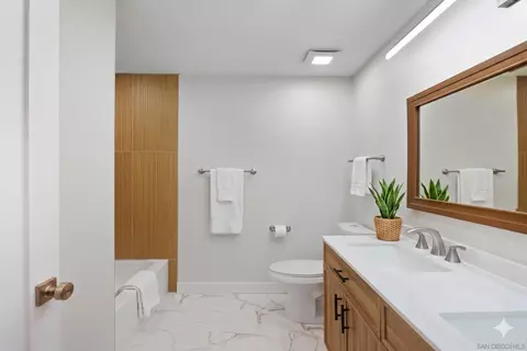 Bath - 12959 Creek Park Dr, Poway, CA 92064 photo 4 of 4