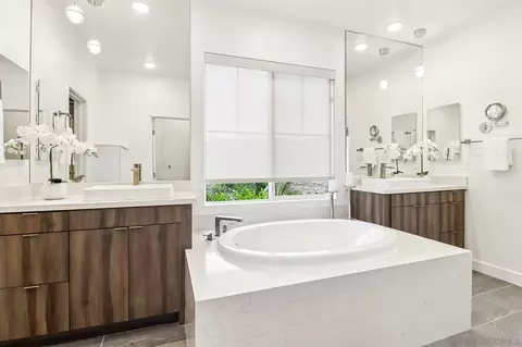 Bath - 9124 Trailmark Way, Santee, CA 92071 photo 1 of 8
