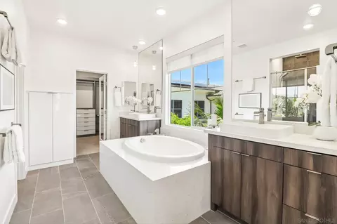 Bath - 9124 Trailmark Way, Santee, CA 92071 photo 4 of 8