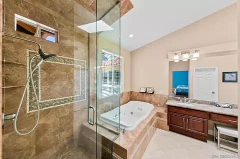 Bath - 2389 Victoria Cir, Alpine, CA 91901 photo 3 of 7