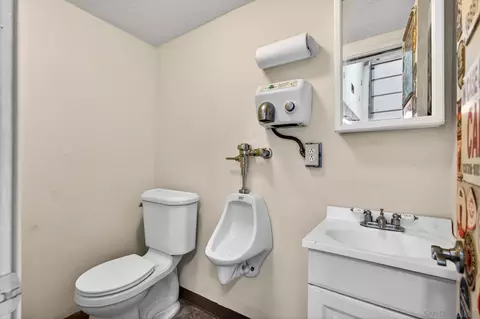 Bath - 296 East Ln, El Cajon, CA 92021 photo 4 of 5