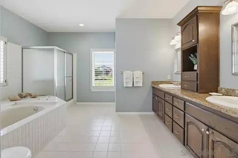 Bath - 2071 Winamar, Escondido, CA 92029 photo 3 of 5