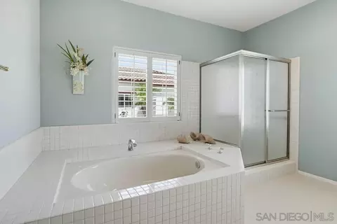 Bath - 2071 Winamar, Escondido, CA 92029 photo 5 of 5
