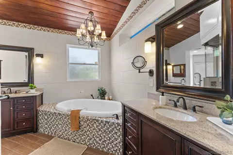 Bath - 12832 Stone Canyon Rd, Poway, CA 92064 photo 3 of 6