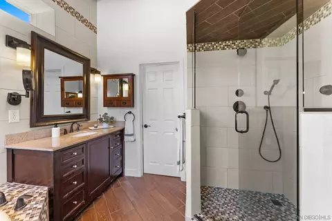 Bath - 12832 Stone Canyon Rd, Poway, CA 92064 photo 2 of 6