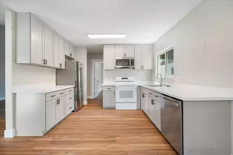 5473 Adobe Fls #9, San Diego, CA 92120
