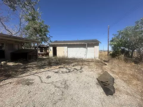 Exterior - 34047 175th St E, Llano, CA 93544 photo 1 of 15