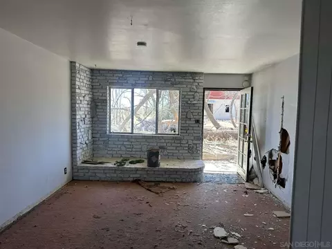 Living - 34047 175th St E, Llano, CA 93544 photo 2 of 4