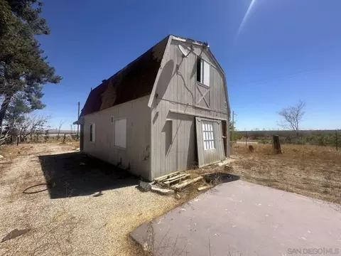 34047 175th St E, Llano, CA 93544