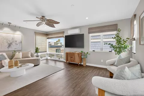 3828 Mission Blvd, San Diego, CA 92109
