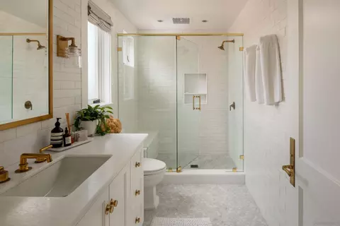 Bath - 527 Ocean Blvd, Coronado, CA 92118 photo 3 of 7