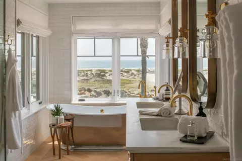 Bath - 527 Ocean Blvd, Coronado, CA 92118 photo 2 of 7