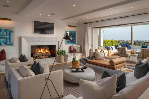 Living - 527 Ocean Blvd, Coronado, CA 92118 photo 2 of 4