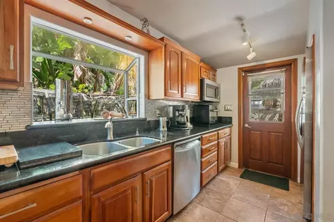 Kitchen - 10880 Hess Dr, La Mesa, CA 91941 photo 7 of 7