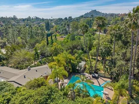 10880 Hess Dr, La Mesa, CA 91941